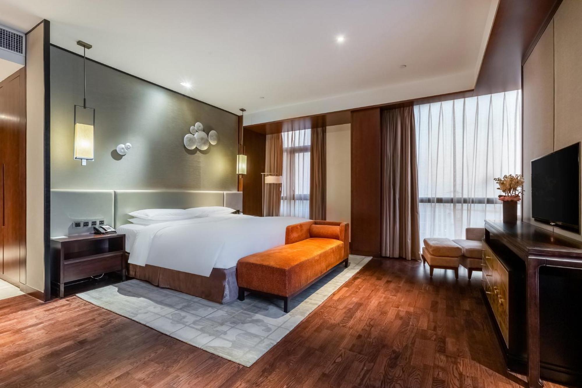 Отель Hualuxe Wuxi Taihu Экстерьер фото