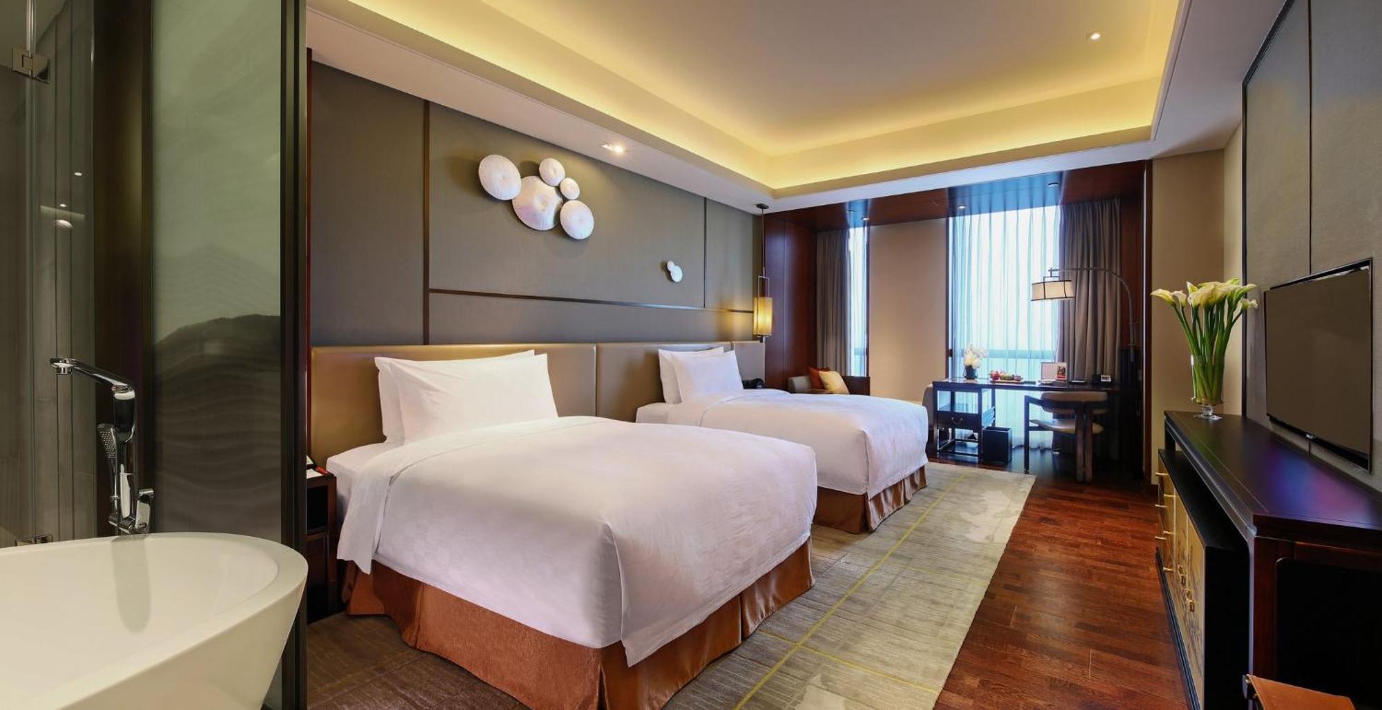 Отель Hualuxe Wuxi Taihu Экстерьер фото